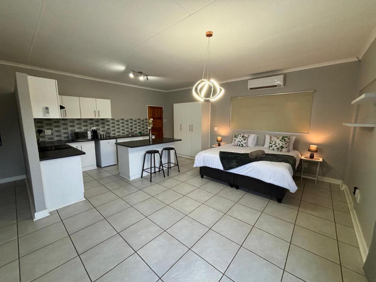 Carstens Garden Cottages Kimberley Esterno foto